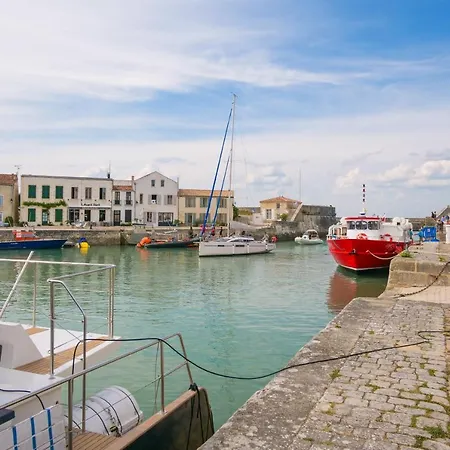 Escale Apaisante Au Port De Saint-martin-de Re Saint-Martin-de-Ré